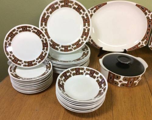 DINNER SERVICE=PART=46 piece=PLATES=BOWLS=J and G MEAKIN STUDIO=ENGLAND=MAORI PATTERN=RETRO=1960's