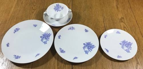 DINNER SERVICE=BLUE + WHITE=HUTSCHENREUTHER=GERMANY=NOBLESSE=FLORAL=FLOWERS=PIECES=8 PLACE=53 Pieces