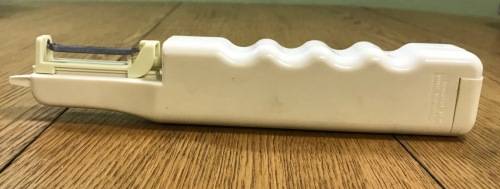 PEELER ELECTRIC EMSON BATTERY OPERATED Uses 4 AA 15v Alkaline batteries LIKE NEW in its BOX!!!