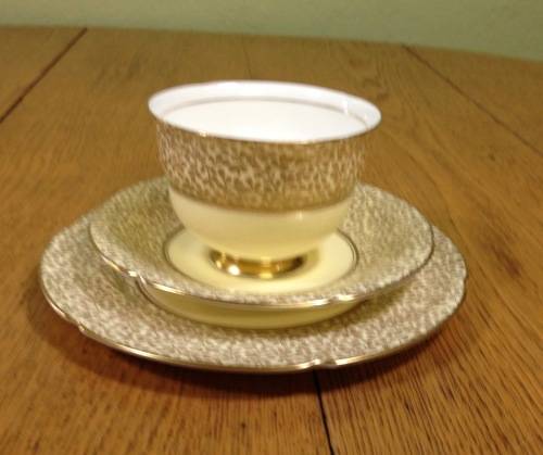 ROYAL DOULTON=1937=H4608=TRIO=TEA CUP=SAUCER=CAKE/SIDE PLATE=3 Piece=LIGHT YELLOW + GOLD.