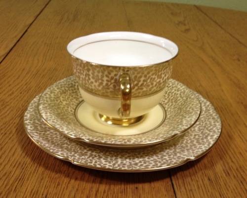 ROYAL DOULTON=1937=H4608=TRIO=TEA CUP=SAUCER=CAKE/SIDE PLATE=3 Piece=LIGHT YELLOW + GOLD.