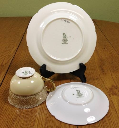 ROYAL DOULTON=1937=H4608=TRIO=TEA CUP=SAUCER=CAKE/SIDE PLATE=3 Piece=LIGHT YELLOW + GOLD.