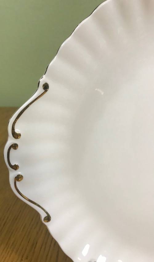 ROYAL ALBERT=VAL D'or=CAKE PLATE=BONE CHINA=ENGLAND=Good Condition.