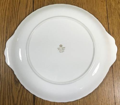 ROYAL ALBERT=VAL D'or=CAKE PLATE=BONE CHINA=ENGLAND=Good Condition.