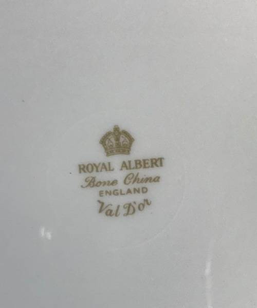 ROYAL ALBERT=VAL D'or=CAKE PLATE=BONE CHINA=ENGLAND=Good Condition.