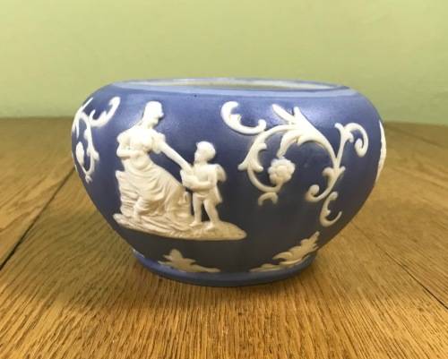 WEDGWOOD style BOWL BLUE and WHITE NO LID Please read notes.......