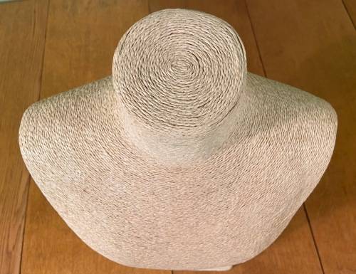 JEWELLERY NECKLACE CHOKER PENDANT DISPLAY MANNEQUIN / BUST Large NATURAL PAPER TWINE COLOUR CURVED
