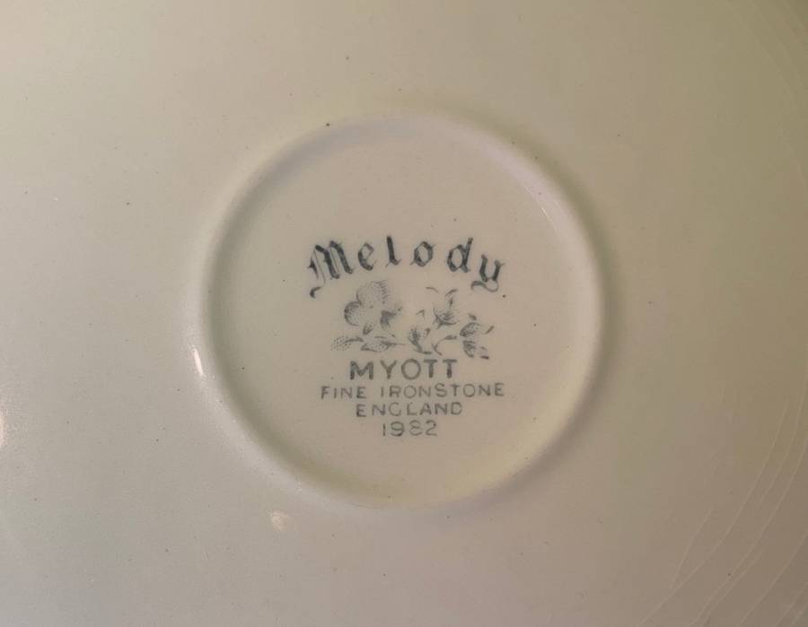 MYOTT - FINE IRONSTONE - ENGLAND - 1982 - SAUCER  BLUE and WHITE - FLOWERS - STUNNING!!!!!