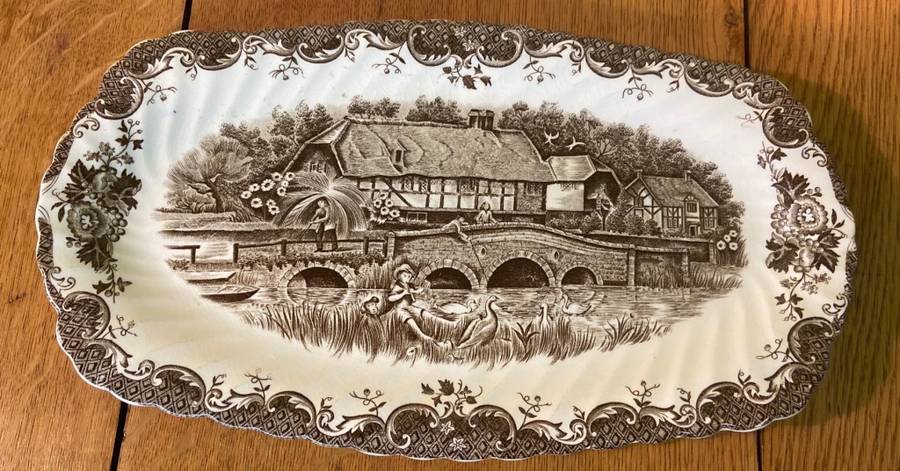 SANDWICH PLATTER - IRONSTONE - JOHNSON BROTHERS - ENGLISH COUNTRY LIFE - ENGLAND - BROWN & WHITE.