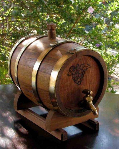 WINE VAT / BARREL Solid wood = Stand = Brass= Diameter 17cm x 28cm length x 26cm high with stopper!
