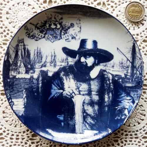 3 DELFT COLLECTOR`s LIMITED EDITION PLATES. Oude Molen Dutch History Series.  (3 auctioned in 1 lot)