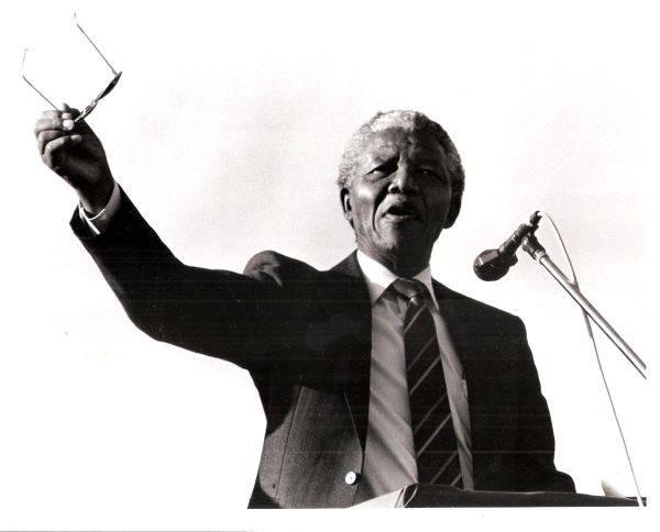NELSON MANDELA. Six Original Press Photographs (26 MAY 1990).