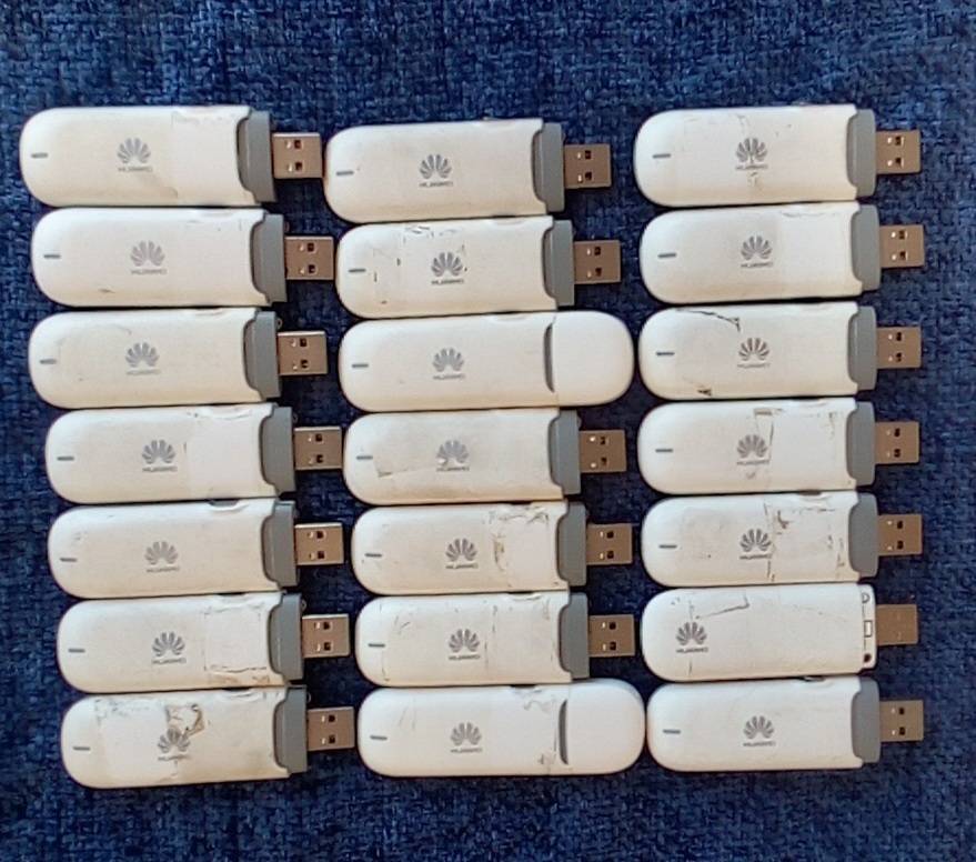 Lot of 10 Huawei E3131 USB modem sticks.