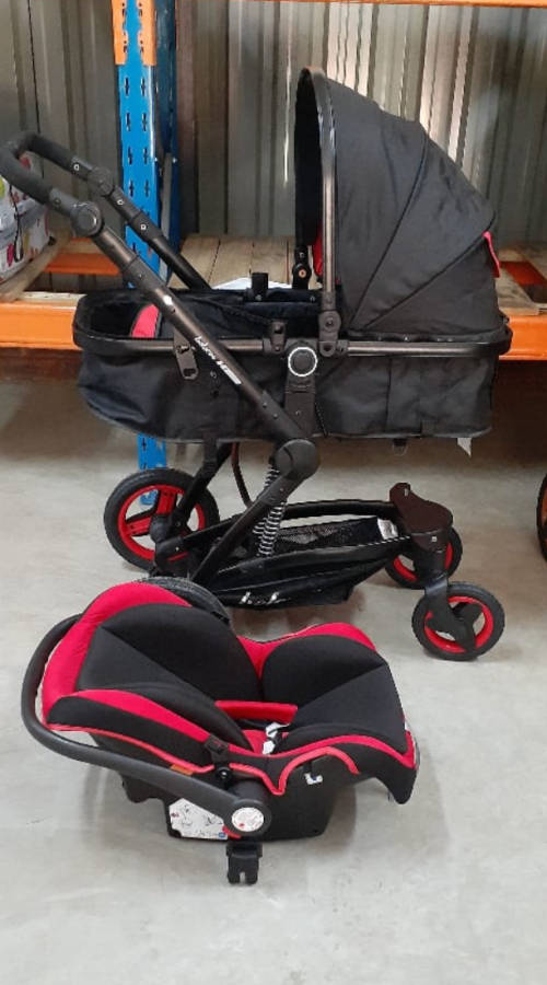 Belecoo 3 in 1 Baby Pram Stroller with Car Seat - Black and Red