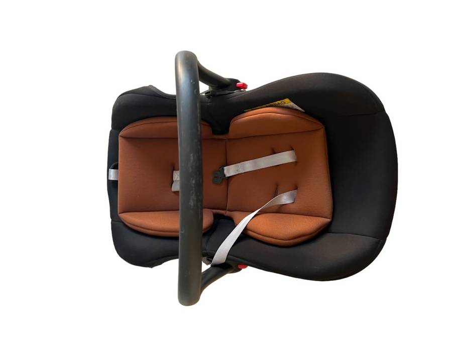 GOOD QUALITY BABY CAR SEAT NEW DISPLAY UNIT ORANGE AND BLACK COLOUR