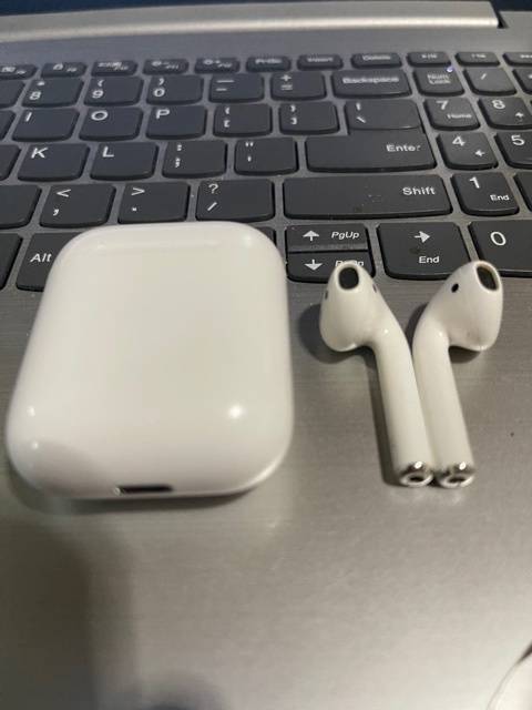 Apple Airpods 2 PLUS FREE EXTRAS