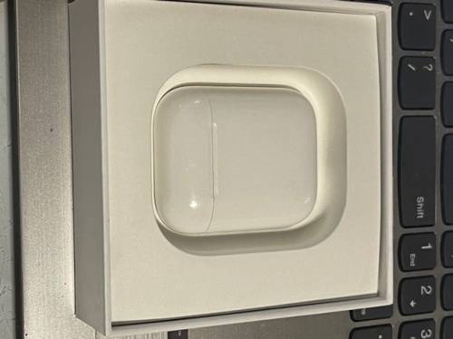 Apple Airpods 2 PLUS FREE EXTRAS