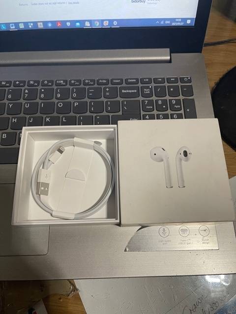 Apple Airpods 2 PLUS FREE EXTRAS