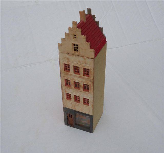 N Scale -Beige 4 storey building