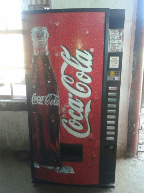 Royal 804 coke vending machine