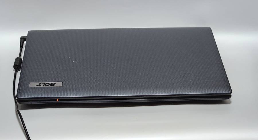 ACER ASPIRE CORE I3  LAPTOP - MODEL - 5733  SERIES up for Grabs - ******LOW LOW SHIPPING *****