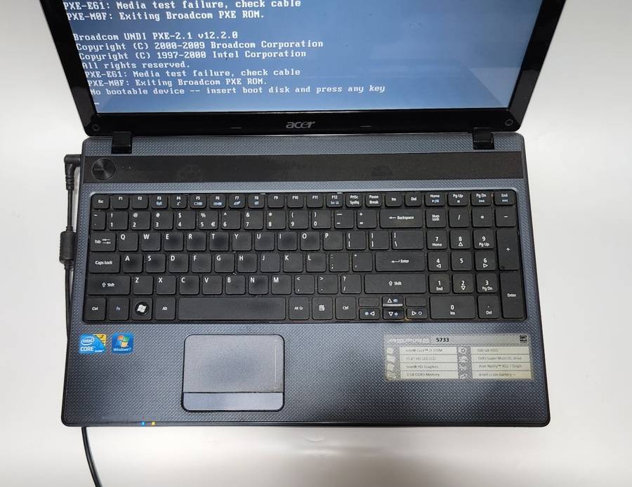 ACER ASPIRE CORE I3  LAPTOP - MODEL - 5733  SERIES up for Grabs - ******LOW LOW SHIPPING *****