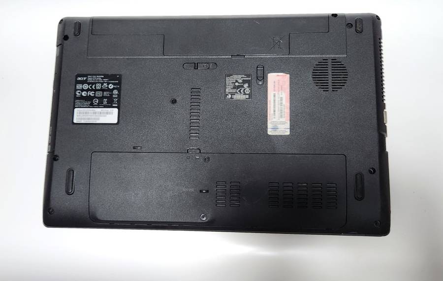 ACER ASPIRE CORE I3  LAPTOP - MODEL - 5733  SERIES up for Grabs - ******LOW LOW SHIPPING *****