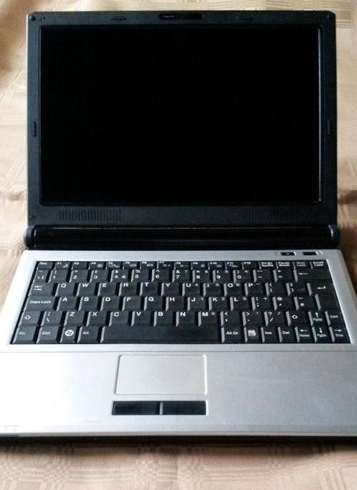 Laptop Up for Grabs , only hard drive removed but Dead - Use for parts etc - ****LOW SHIPPING ****