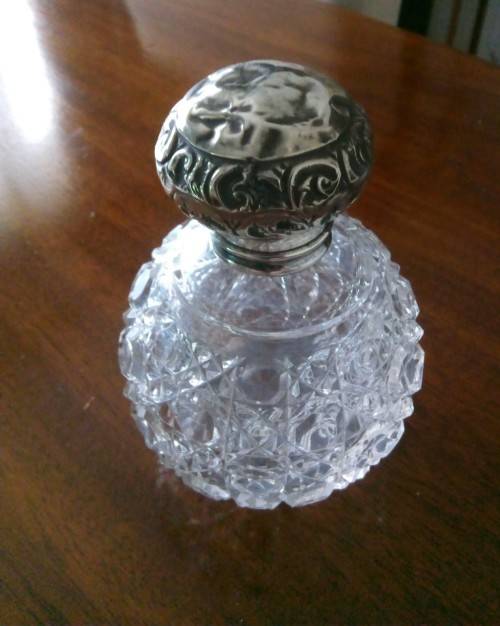 VICTORIAN SILVER TOPPED PERFUME/SCENT BOTTLE BY ROBERT PRINGLE LONDON 1914