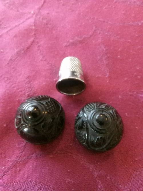 ANTIQUE VICTORIAN CARVED COQUILLA NUT THIMBLE HOLDER