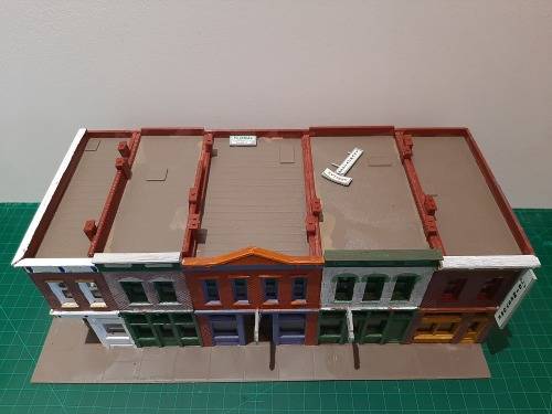 Block of shops - HO Scale
