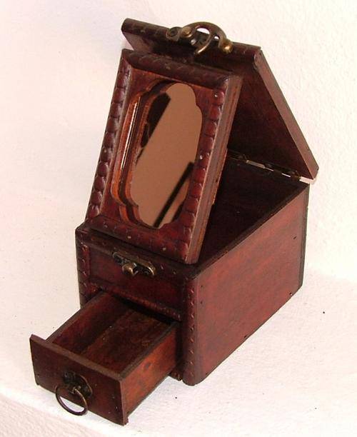 Antique-looking Jewellery Box with Mirror