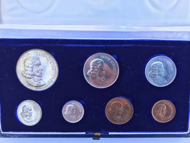 1966 SHORT PROOF SET - 7 COINS - SILVER ONE RAND (A) ISSUED IN S.A.M. BLUE CASE - LOW MINTAGE
