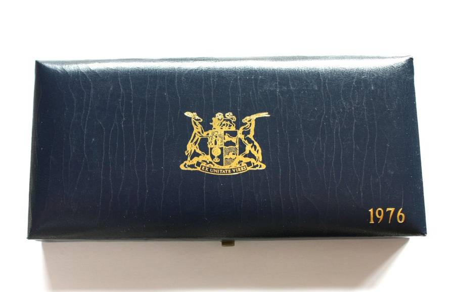 1976 SA MINT PROOF SET - 1 RAND TO 1/2 CENT - 8 COINS - MINTAGE 7,000 - HIGHLY COLLECTABLE