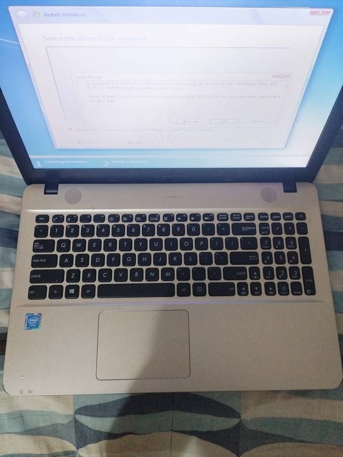 Asus X541s 2gb ram, 500gb ram !!Please Read!!