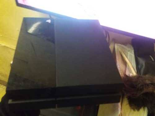 PS4 CONSOLE (READ DESCRIPTION)