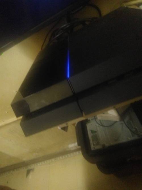 PS4 CONSOLE (READ DESCRIPTION)