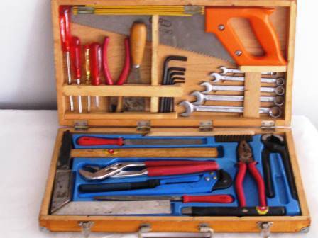 27 PIECE TOOL SET IN WOODEN CASE - CLASSIC UNUSED