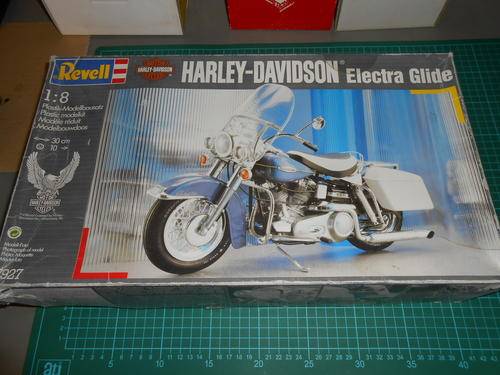 1/8 Revell Harley-Davidson Electro Glide