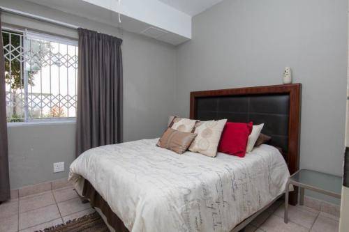 SEAVIEW FLAT SHARING IN BALLITO PEAK SEASON FOR NOV 2018 TILL 20TH DEC 2018 AVAILABLE