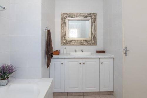 SEAVIEW FLAT SHARING IN BALLITO PEAK SEASON FOR NOV 2018 TILL 20TH DEC 2018 AVAILABLE
