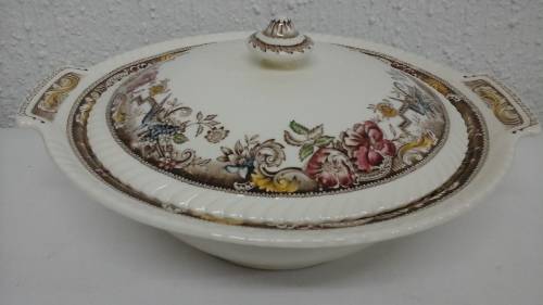 THIS VINTAGE DEVONSHIRE JOHNSON BROS OF ENGLAND PATTERN NO 118579 SERVING DISH IS STUNNING