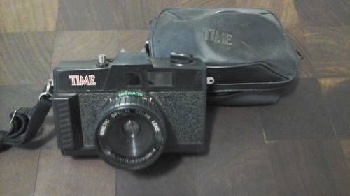 FANTASTIC VINTAGE TIME MAGAZINE CAMERA & CASE. PROMOTIONAL PIECE FOR THE TIMES BACK IN 1980'S!