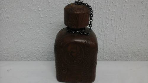 FANTASTIC VINTAGE MIGUEL DE CERVANTES JEYPE LEATHER WRAPPED DECANTER. HAND MADE IN SPAIN. FABULOUS!