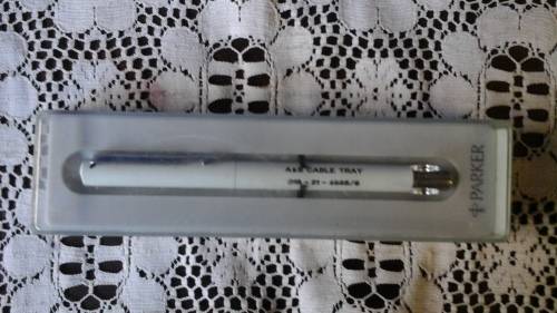 FANTASTIC PARKER PEN. MADE IN THE UK. BLUE PEN. AWESOME AND COLLECTIBLE PIECE!