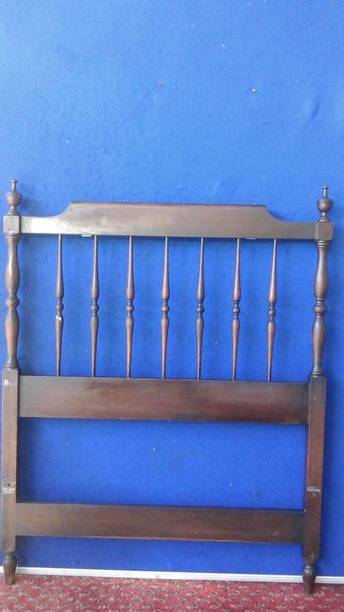 PHENOMENAL DARK STAINED PINE HEAD BOARD. SINGLE BED. SPECTACULAR AND FUNCTIONAL PIECE!