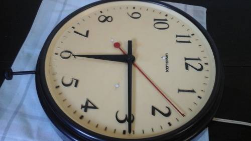 TERRIFIC VINTAGE UNICLOX ELECTRICAL WALL CLOCK WITH SMITH ENGLISH CLOCK SYSTEM. FANTASTIC!