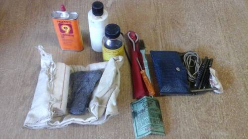 TERRIFIC  POSSIBLY VINTAGE GUN CLEANING KIT. GREAT PIECE!