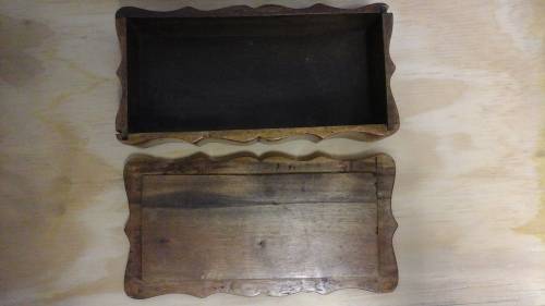SIMPLY MAGNIFICENT VINTAGE WOODEN TRINKET BOX. ABSOLUTELY LOVELY PIECE!