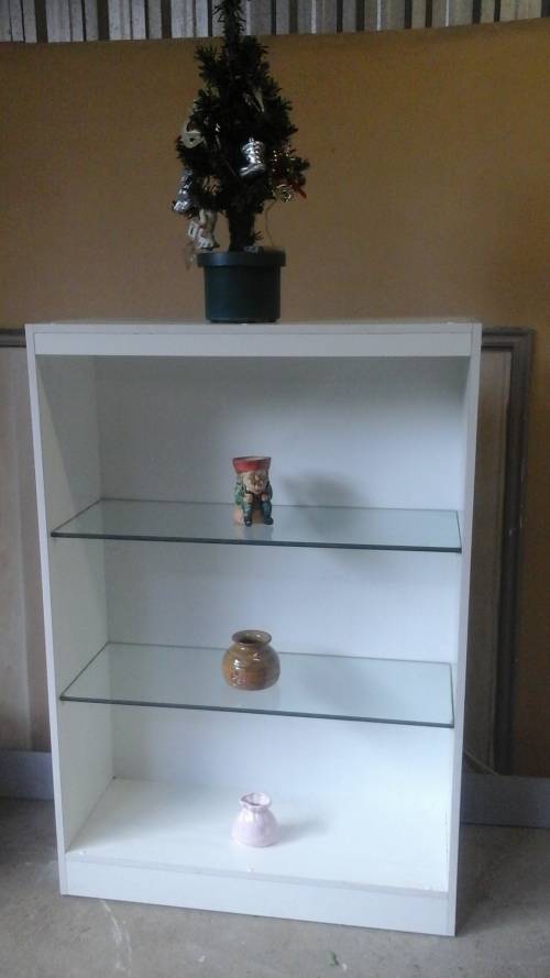 A MAGNIFICENT WHITE MELAMIME AND GLASS BOOKSHELF. HAS TWO GLASS SHELVES THAT ARE TEMPERED GLASS